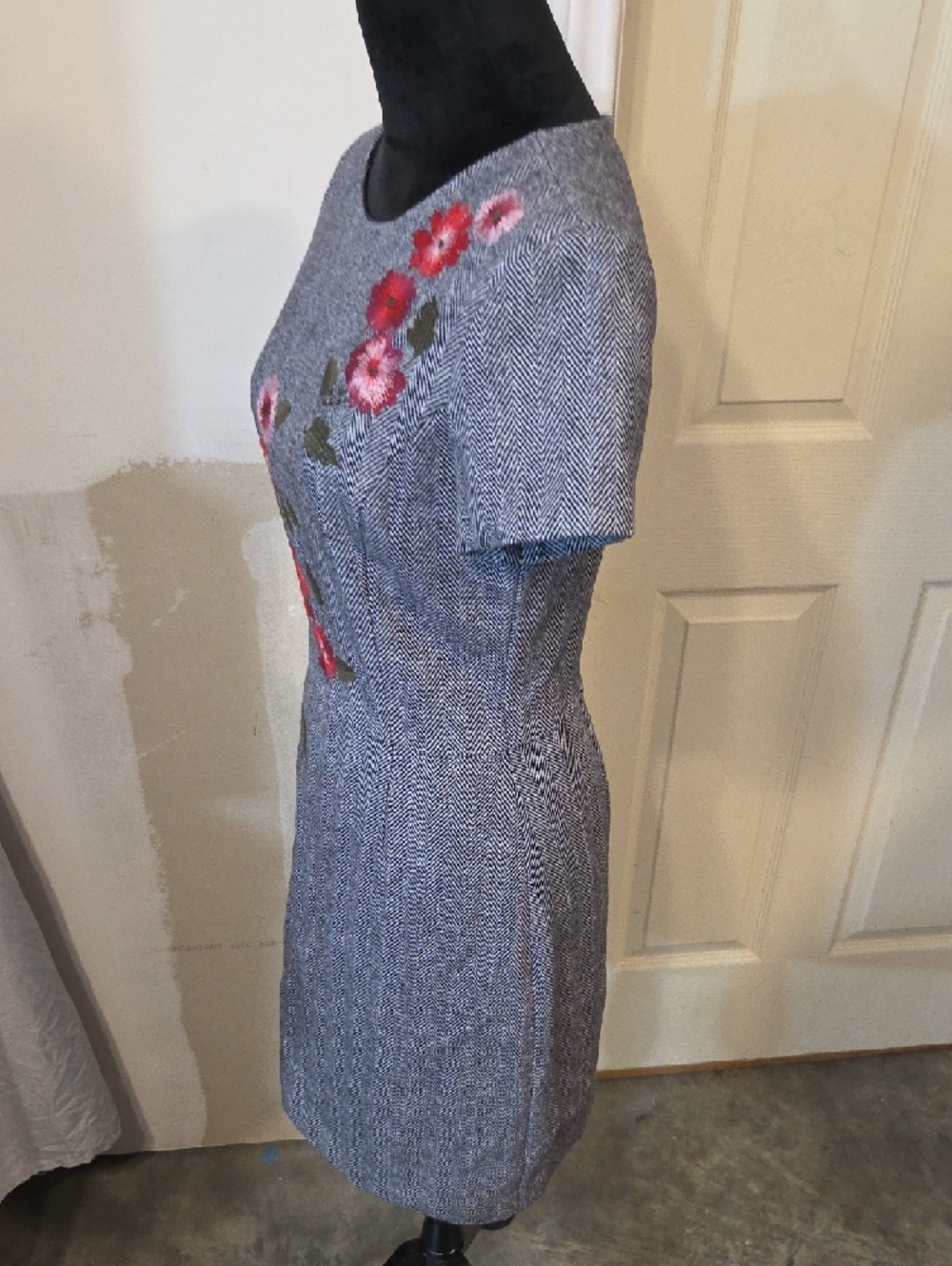 Brooks Brothers Gray Mini Sheath Dress Wool Blend Red Pink Floral Embroidery - Picture 3 of 13
